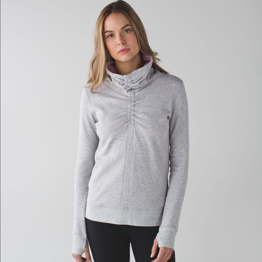 EUC lululemon in a cinch long sleeve size 4